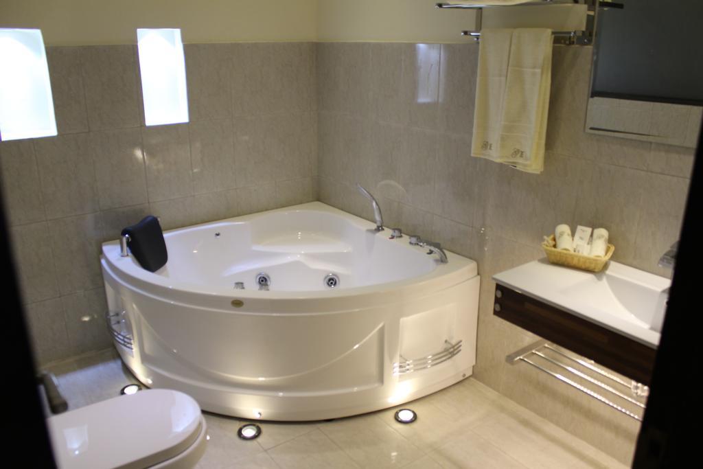 Hotel Grand Enclave Lahore Zimmer foto