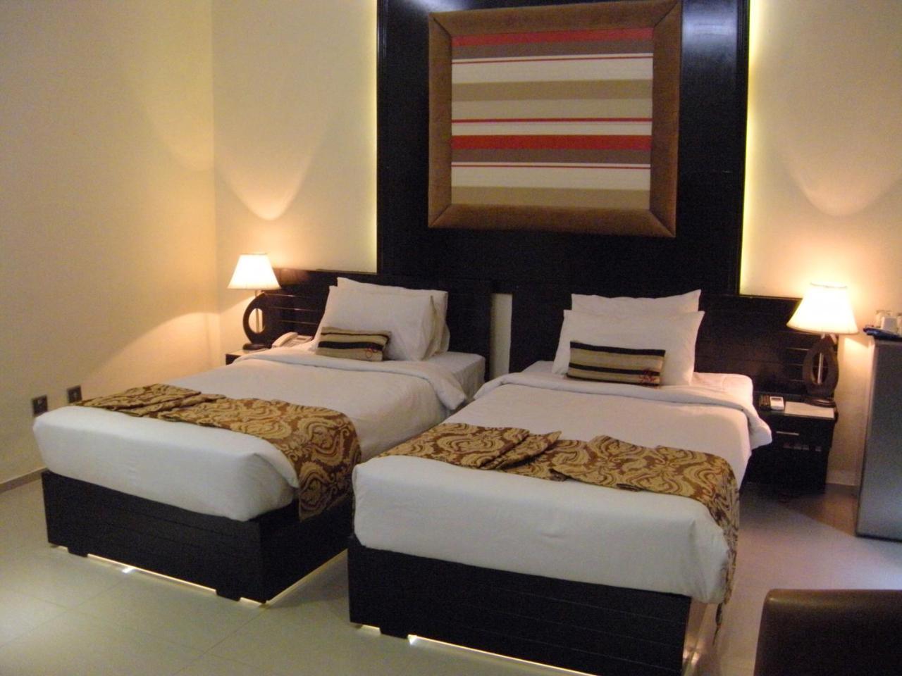 Hotel Grand Enclave Lahore Zimmer foto